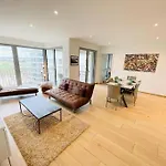 Elegant 3 Bedrooms Flat In Cloche D\'Or With Terrace And Parking